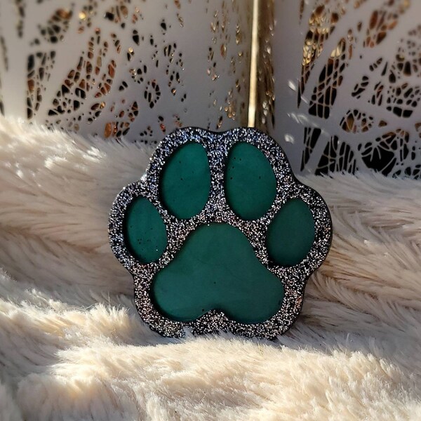 Paw phone grip with rainbow reflection.