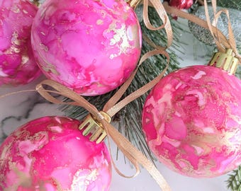 Set of 4 Blush Aura Hand Painted Baubles, Pink & Gold Alcohol Ink Art, Elegant Shatterproof Lightweight Christmas Ornaments, 6cm Baubles