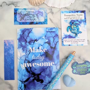 Mini trousse de relaxation pour ados, cadeau soins pour elle, coffret cadeau pleine conscience avec journal, câlin dans la poche, coffret cadeau apaisant en bleu, carte de vœux