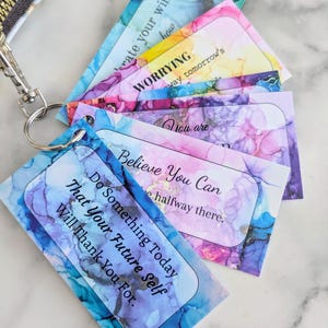 Lot de 6 cartes d'affirmation, 12 citations motivantes, cartes recto-verso, porte-clés positif, cadeau de soins personnels pour la santé mentale, outil de gestion de l'anxiété