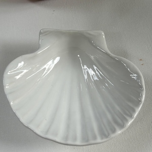 Vintage White Ceramic Clam Shell Soap Dish Coastal Nautical Bathroom Decor , Made in Portugal for Neuwirth