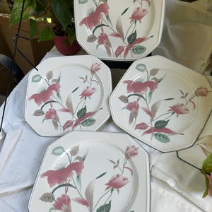 Vintage Mikasa Continental Silk Flowers Dinner Plates Set of 4, 10.25&quot; Pastel Floral Ceramic