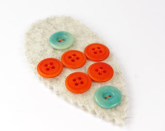 7 Tagua-Buttons of 15 mm natural material