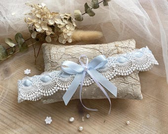 Braut Strumpfband BOHO Spitze mit Blau Schleife und Perle Strumpfband Etwas blaues Braut BOHO Hochzeit Strumpfband Braut Accessoires Spitze