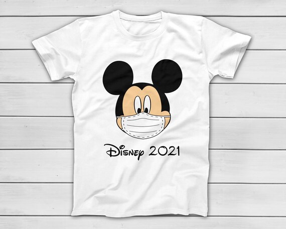 Camiseta Disney 2021 Mickey Mouse con mascarilla Cuarentena 2020 2021 Distanciamiento social Social Disneying Etsy Mexico