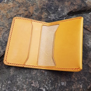 Waterleaf - Buttero Italian Leather - Billetera minimalista con 3 bolsillos para tarjetas y efectivo, color personalizado, cosida a mano en Cedar Grove