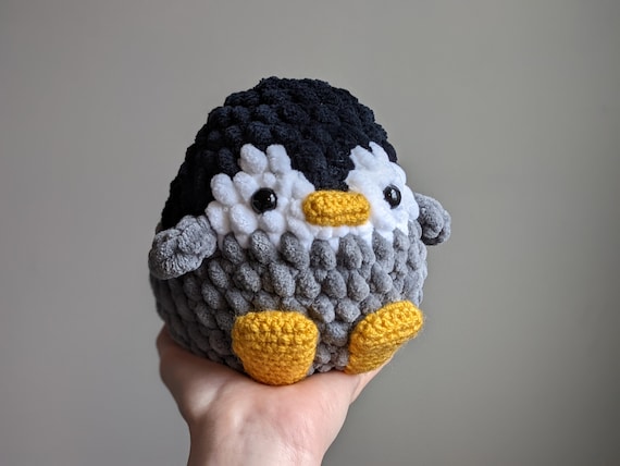 Bébé pingouin au crochet : patron d'amigurumi gratuit