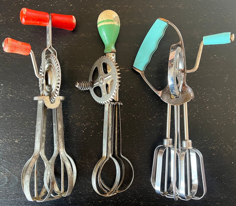 3 Vintage Egg Beaters Red, Green, Turquoise Early Midcentury Manual