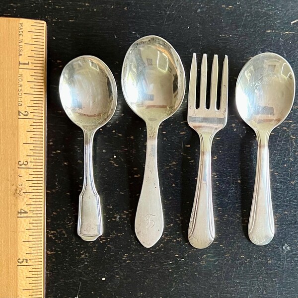 Juego de cubiertos vintage para bebé en plata de ley: tenedor y cuchara de los años 30 y 40