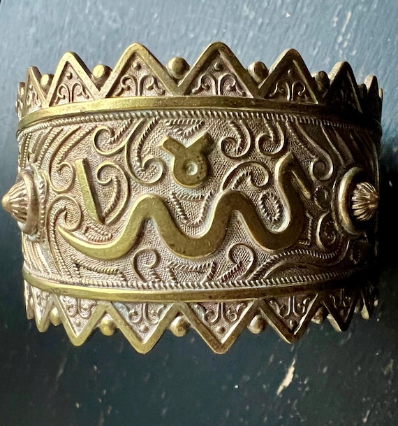 Antique Middle Eastern Hinged Cuff Bracelet — Gil… - image 1