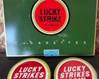 TOBACCIANA Vintage Lucky Strike Tin & 2 Button Pins Flat Cigarette ‘It’s Toasted’ Tin 1950s American Tobacco Co