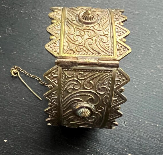 Antique Middle Eastern Hinged Cuff Bracelet — Gil… - image 4