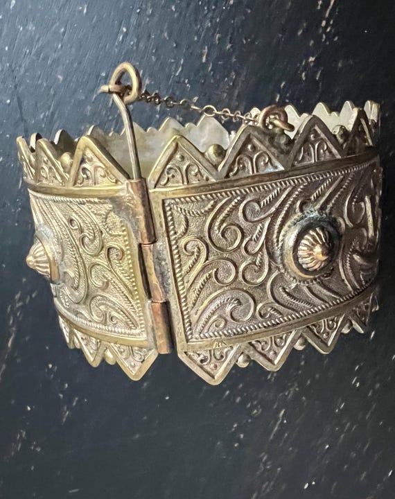 Antique Middle Eastern Hinged Cuff Bracelet — Gil… - image 3