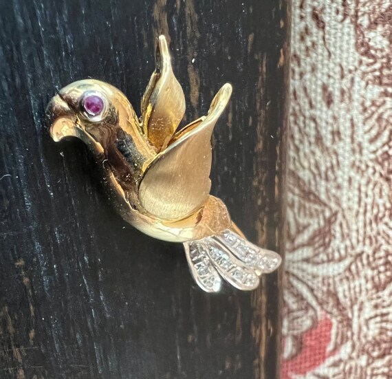 PIN 14K GOLD Small Bird Pin Brooch Marked “585” R… - image 3
