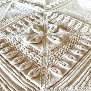 Antique Hand Knit Cotton Counterpane Four Leaf Clover Diamond Bedspread c1900