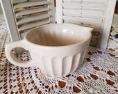 Vintage farmstyle cream ceramic mixing pitcher. This Harry David 8 cup pitcher is a great farmhouse piece Display it proudly. Pancakes