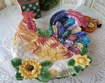 Absolutely gorgeous vibrantly colored rooster tray. This decorative rooster tray will add Barnyard chicken charm to your farmhouse kitchen.