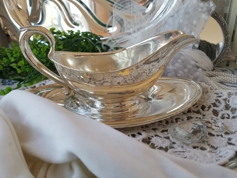 Gorgeous and gleaming Gorham silver plated sauce boat. This elegant silver plated gravy boat has an attached plate beneath. image 4