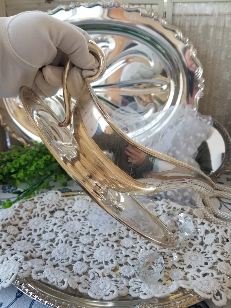 Gorgeous and gleaming Gorham silver plated sauce boat. This elegant silver plated gravy boat has an attached plate beneath. image 5