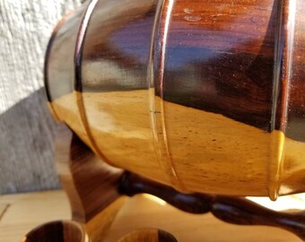 A great bar Decor piece Beautiful polished Hardwood Cask with six matching cups The grains and colors on this whiskey cask are fetching.