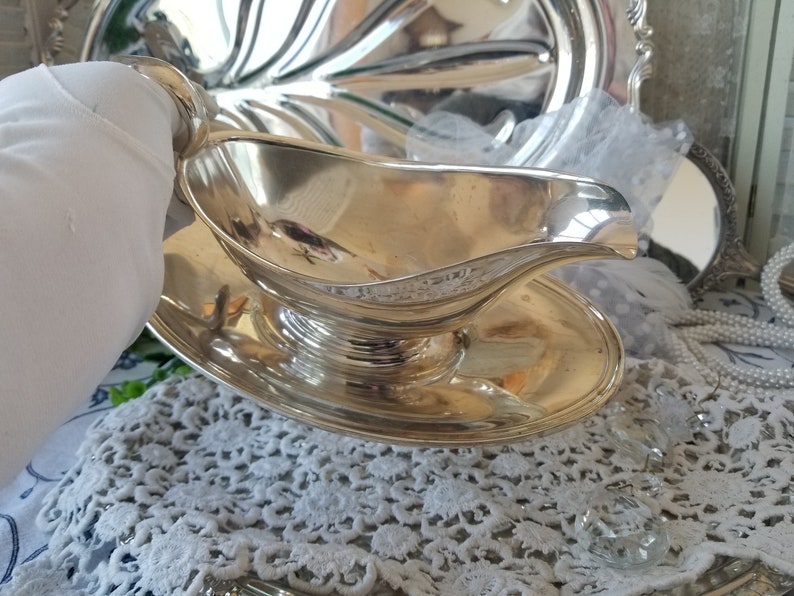 Gorgeous and gleaming Gorham silver plated sauce boat. This elegant silver plated gravy boat has an attached plate beneath. image 6
