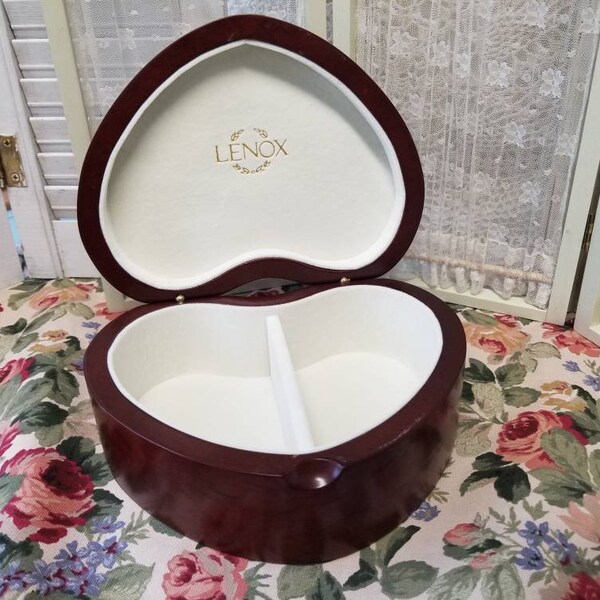 Beautiful Lenox heart jewelry box. This gorgeous heart-shaped jewelry box, with classic cream velvet interior, is lovely and regal.