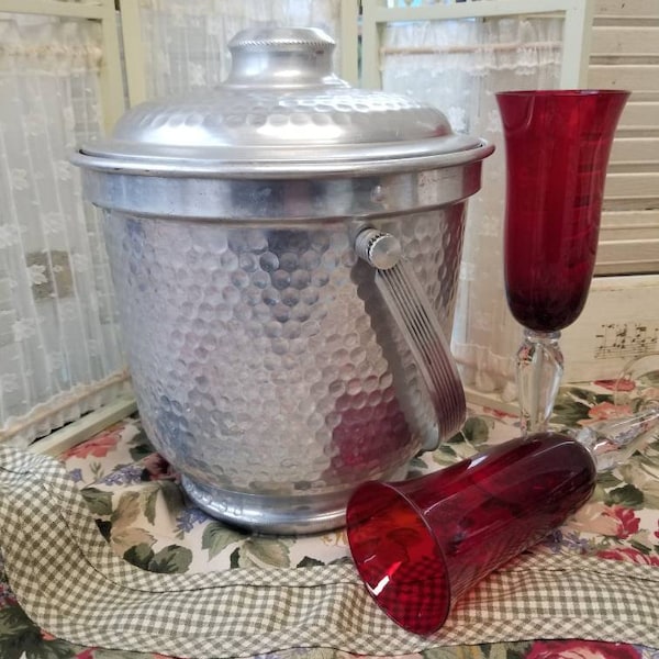 Stylish vintage Italian hammered aluminum ice bucket. This snazzy Italian made ice bucket is perfect for a quiet intimate evening.