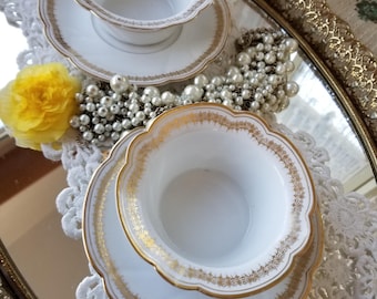 Beautiful pair of gold gilded Elite LiMoges French bone china Ramekin dishes with saucer. These Elite Works French dishes are immaculate.