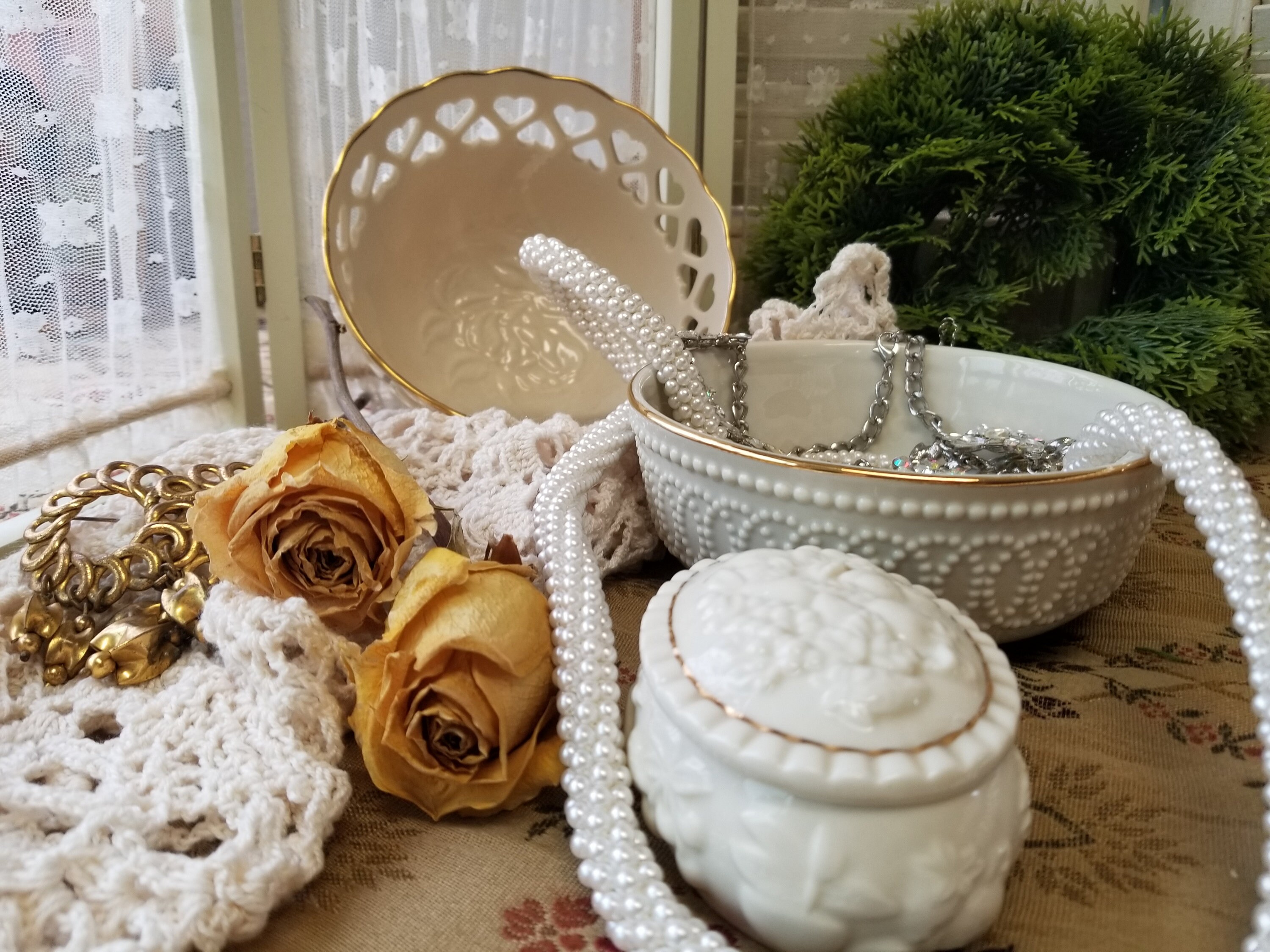 Beautiful and Delicate Vintage Lenox 1998 Gold Gilded Porcelain