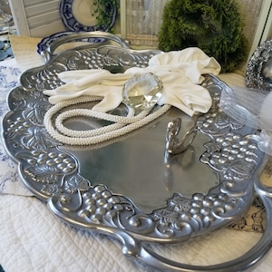 Gorgeous 24 inch Grapevine adorned serving platter. This large pewter alloy Lenox platter is perfect for your holiday or Vineyard serving.