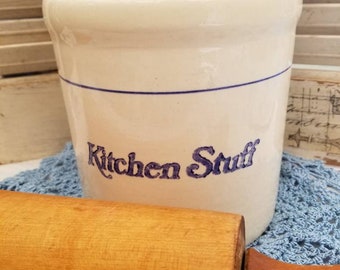 Vintage 1970s era Gaetano kitchen Pottery crock. This beige crock with blue pinstripe is a perfect spoon spot for your Farmhouse kitchen.