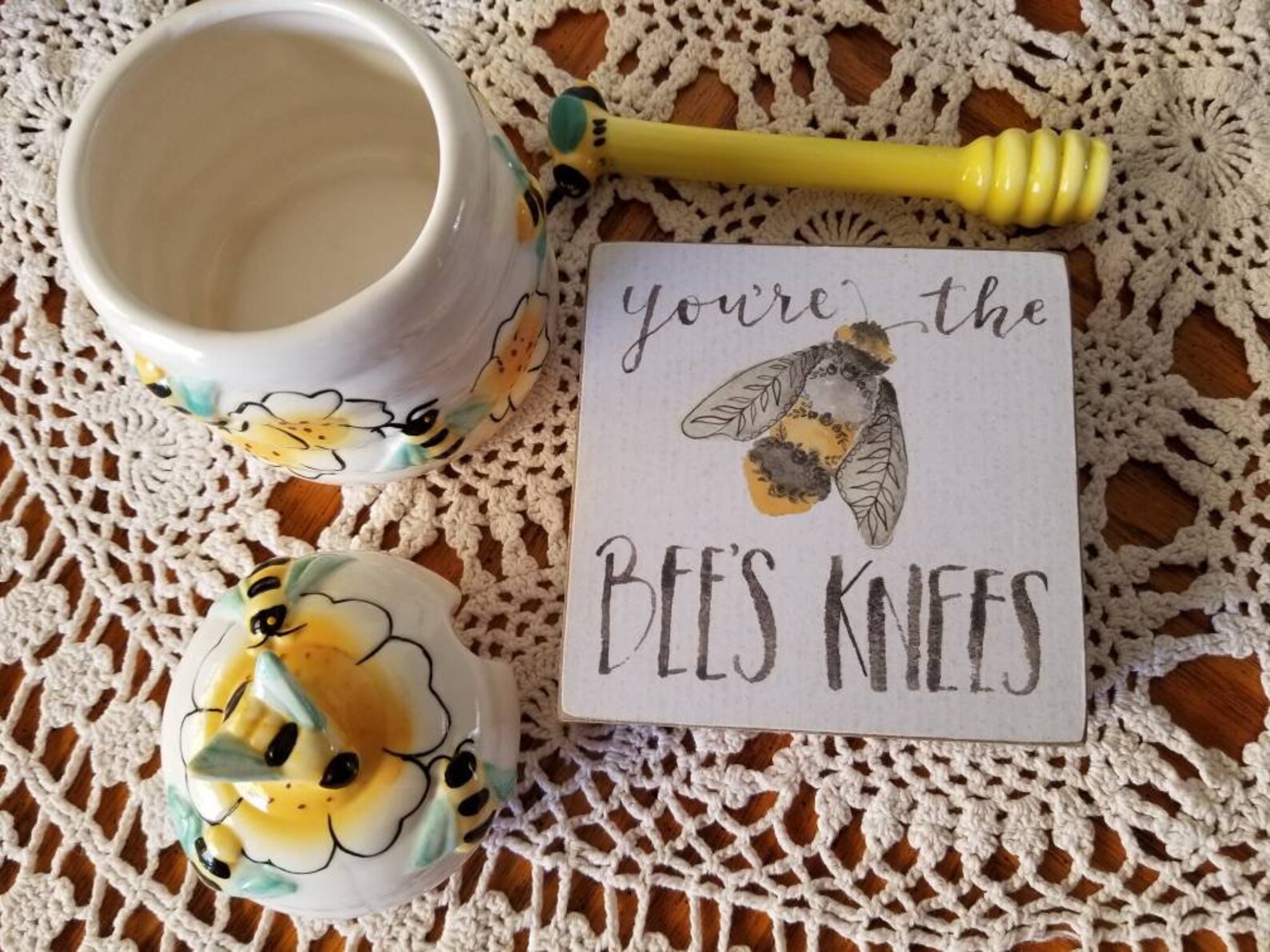 Adorable honey bee kitchen decor set. This vintage Honey Jar Etsy