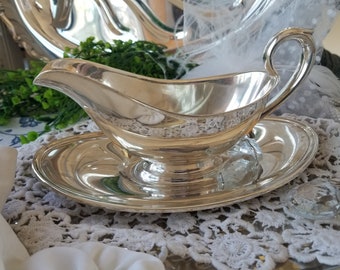 Gorgeous and gleaming Gorham silver plated sauce boat. This elegant silver plated gravy boat has an attached plate beneath.
