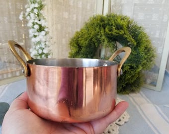 Add this tiny tinned copper stock pot to your French country kitchen Copper cookware. This copper pot is perfect for melting butter.