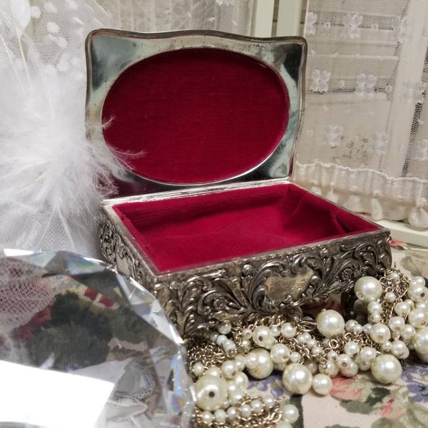 Gorgeous vintage Godinger silver plated jewelry box. This ornate  jewelry box is a delicious and decadent Valentine's gift possibility.