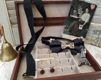 Vintage Sweden-made Swank mid-century jewelry case. All the essence of gentlemen style right here! Show your Valentine a little love!