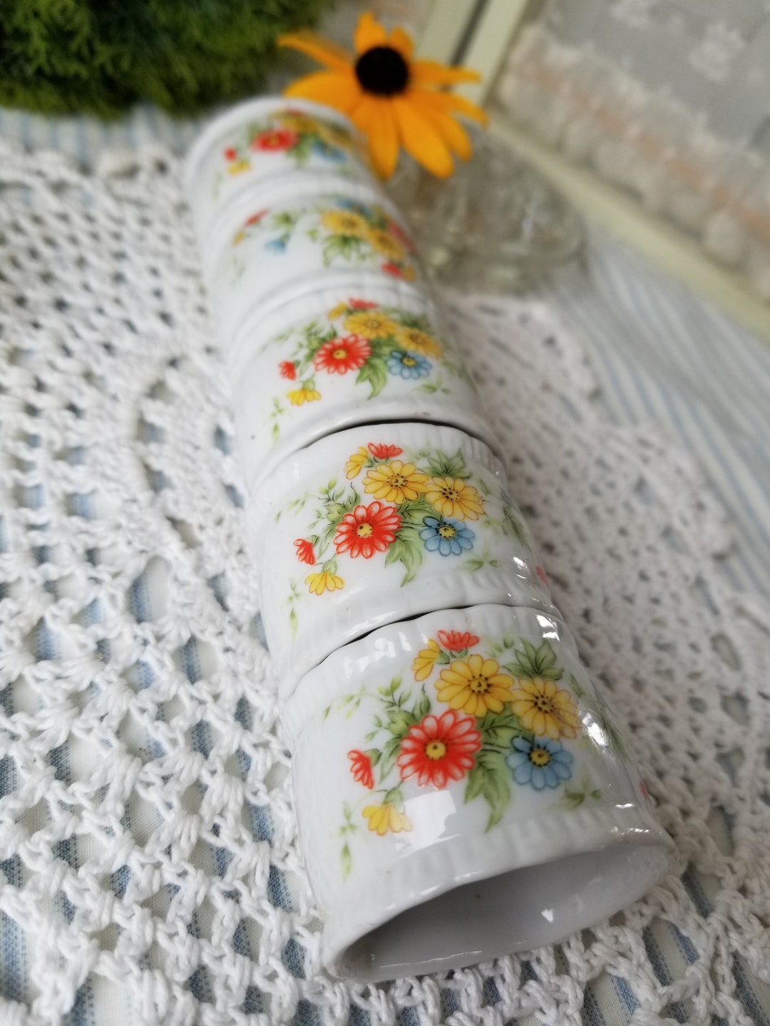 Lovely Cottage Core Ceramic Napkin Rings. This Set of Five White