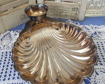 Gorgeous silver plated Georgian inspired scallop serving tray. This large William Rogers silver plated scallop tray is Simply Fabulous.