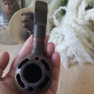 Excellent condition vintage imported Briar pipe. This unusual charming vintage pipe is stamped Century Old, Imported Briar, Radiator.