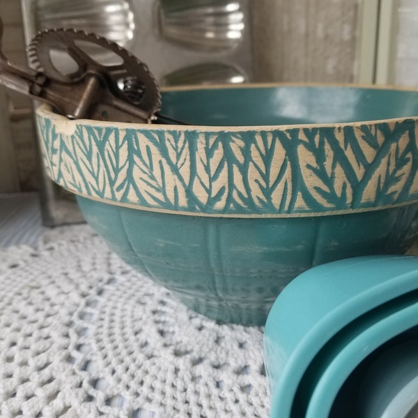 Antique farmhouse stoneware mixing bowl. This gorgeous aqua blue bowl with leaf pattern rim is perfect for your Farmhouse kitchen.