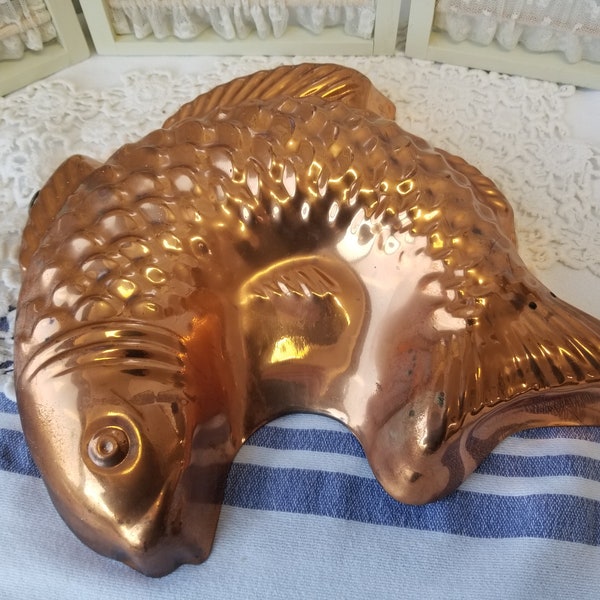 Charming and delicious rustic salmon fish mold. This copper mold is appealing for a New England cottage or French country kitchen decor.
