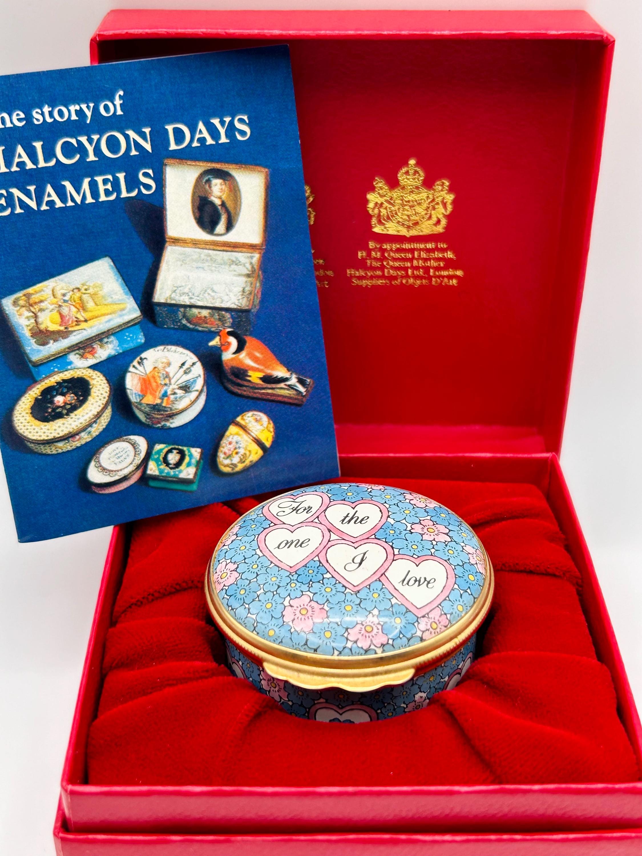 アンティーク雑貨 Vintage London Hallmark 1987 Pill Box Halcyon Days English Enamel St. Valentines 1987 Trinket Box