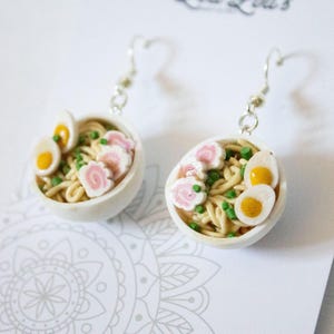 Ramen-oorbellen // Noodle-oorbellen // Voedseloorbellen // Clay-sieraden