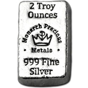 K&ouml;nnte beinhalten: Rechteckiger Silberbarren mit dem Text "2 Troy Ounces" oben. Darunter befindet sich ein Logo mit einer Krone und den Worten "Monarch Precious Metals". Der Boden des Barrens lautet "999 Fine Silver".
