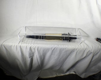 Estuche acrílico para Lanza del Destino