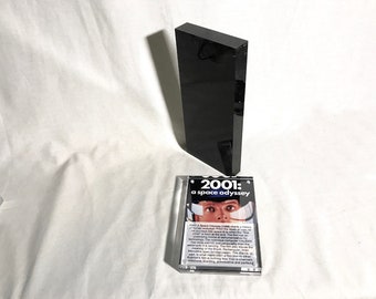 2001: Odyseja kosmiczna, Czarny monolit kosmity, obelisk, jednolity czarny akryl, tabliczka wystawowa, podpisany, numerowany, edycja limitowana