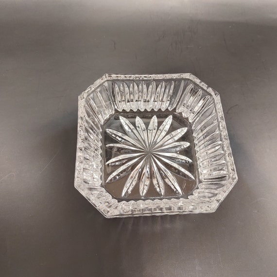Vintage pressed glass octagonal trinket box, jewe… - image 4