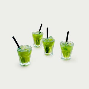 5er Set Miniatur Matcha Getränke Mini Getränke Miniatur Trinkbecher mit Strohhalm Puppenhaus Miniaturen Geschenk für sie Wanddekoration