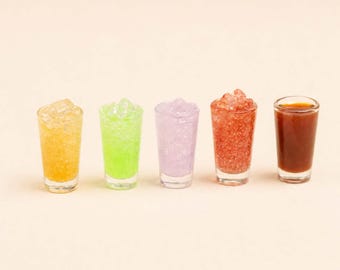 Juego de 2 refrescos en miniatura, comida diminuta para casa de muñecas, bebidas falsas coloridas, mini bebidas, decoración de postre kawaii, decoración estética para escritorio