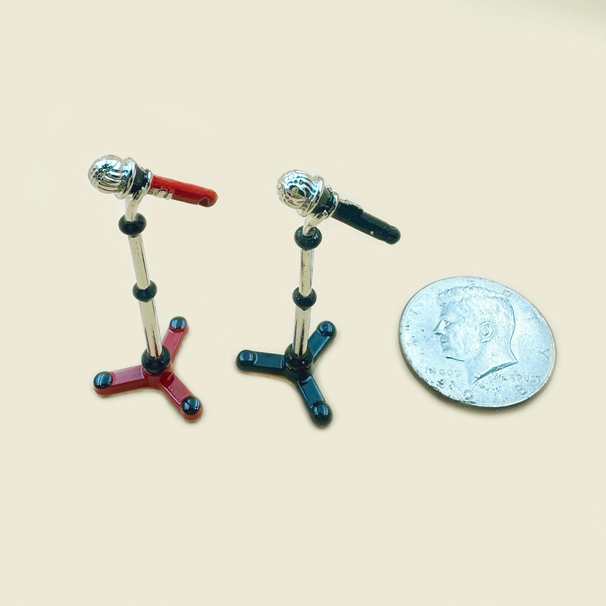 Retro Metall Mikrofon Mit Stu00e4nr | Premium-Vektor, image size:2000x2000